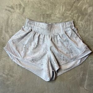 Lululemon Hotty Hot Shorts 2.5”